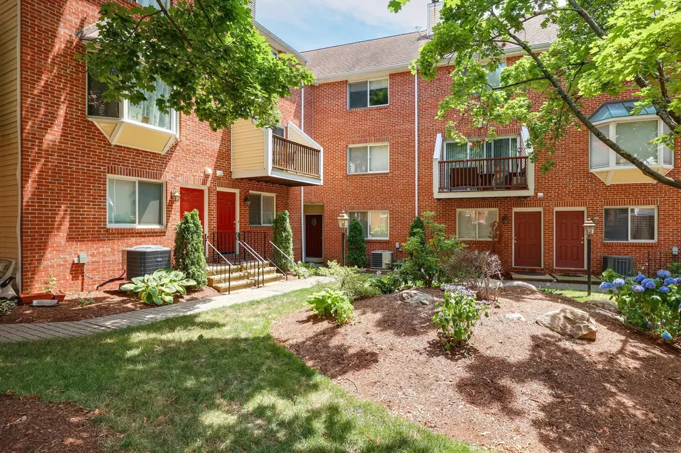  101 Grove St #14, Stamford, CT 06902 photo 1