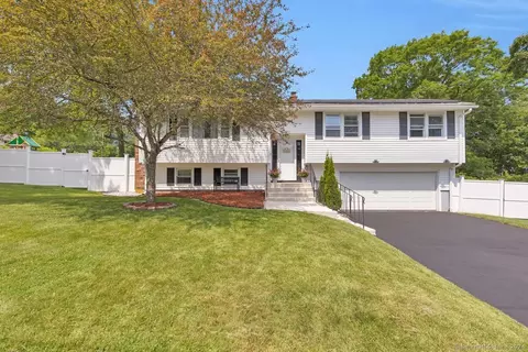 238 Juniper Ridge Dr, Waterbury, CT 06708