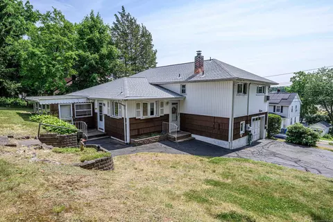18 Savoy St, Hamden, CT 06514
