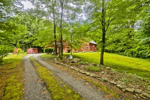 12 Pine Mountain Cir, Barkhamsted, CT 06063