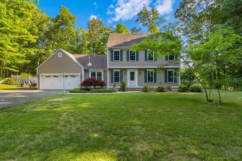 27 Pleasant Valley Rd, Clinton, CT 06413