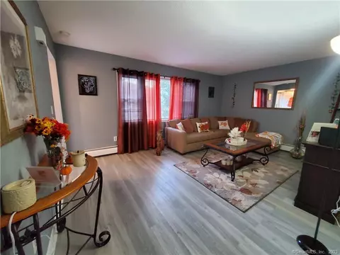 45 Tanglewood Dr, Hamden, CT 06518