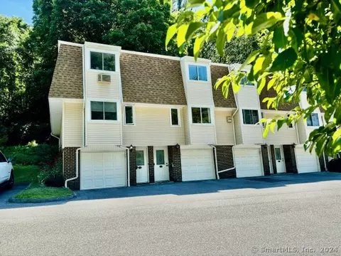 97 Chestnut St #A, Bethel, CT 06801