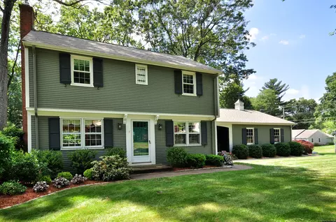 8 Timber Trl, Manchester, CT 06040