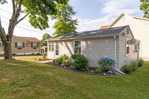 1 Day Point Rd #6, East Hampton, CT 06424