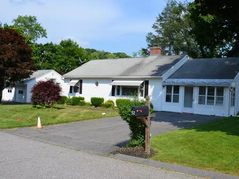 52 Norton St, Torrington, CT 06790