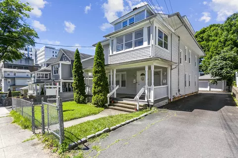 351 Gurdon St, Bridgeport, CT 06606