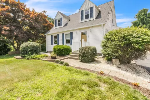 326 Herbert St, Milford, CT 06461