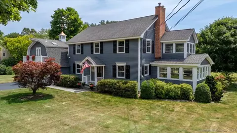 29 Holcomb St, Simsbury, CT 06070