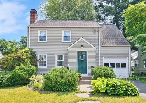 420 Oakwood Ave, West Hartford, CT 06110