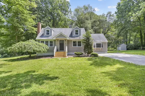 23 Lovers Ln, Monroe, CT 06468