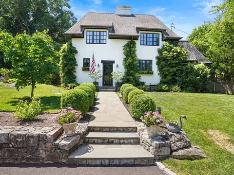 80 Porchuck Rd, Greenwich, CT 06831