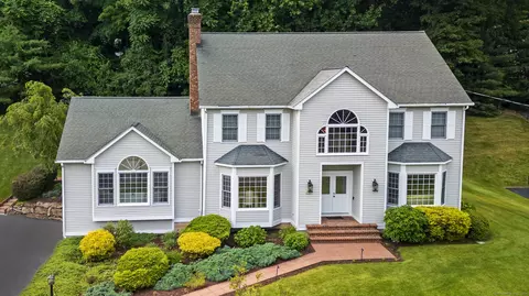 124 Meadowview Dr, Trumbull, CT 06611