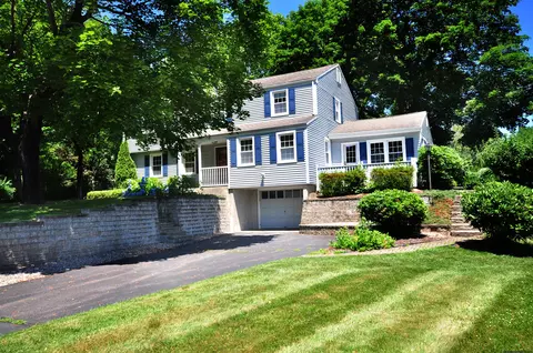 10 Peppercorn Ln, East Granby, CT 06026