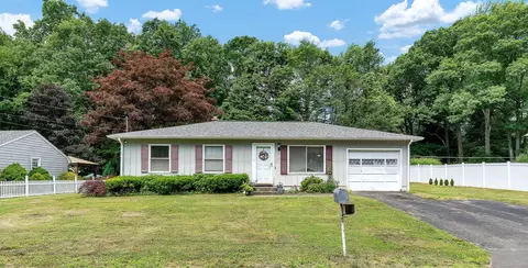 8 Sherwood Dr, Prospect, CT 06712