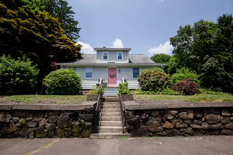 15 High St, Wallingford, CT 06492
