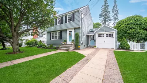 70 Whitney Ridge Ter, North Haven, CT 06473