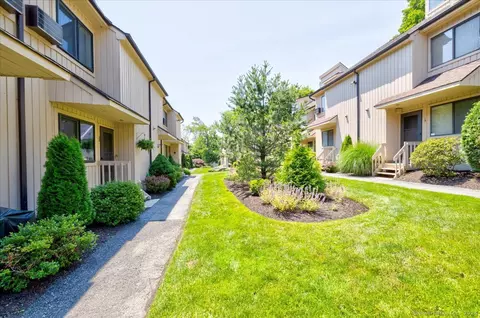 19 Woodway Rd #28, Stamford, CT 06907