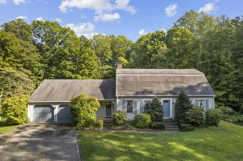 17 Bill Hill Rd, Old Lyme, CT 06371