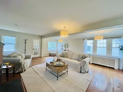 76 Palmer St, Stamford, CT 06907
