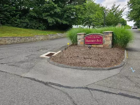 151 Shelter Rock Rd #21, Danbury, CT 06810