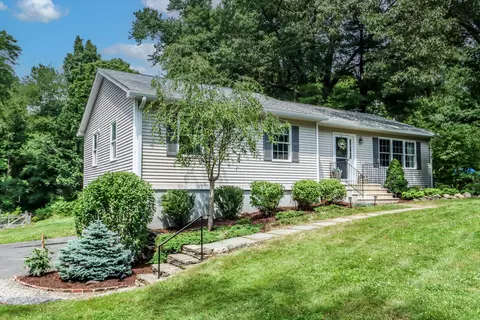 10 Deerfield Dr, Newtown, CT 06482