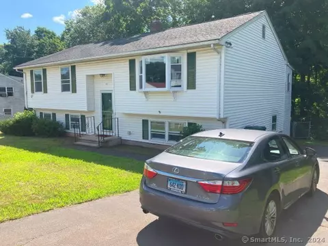 51 Robertson Dr, Hamden, CT 06518