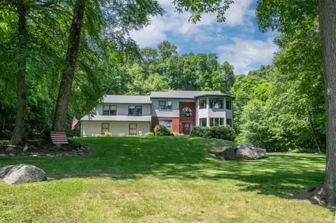 7 Douglas Ln, New Fairfield, CT 06812