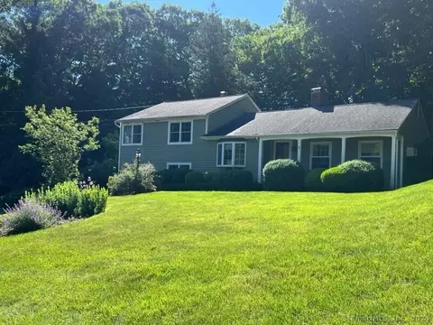 1 Sycamore Dr, Newtown, CT 06470