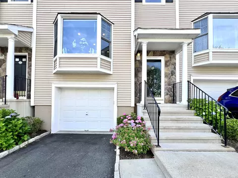 15 Scuppo Rd #1302, Danbury, CT 06811
