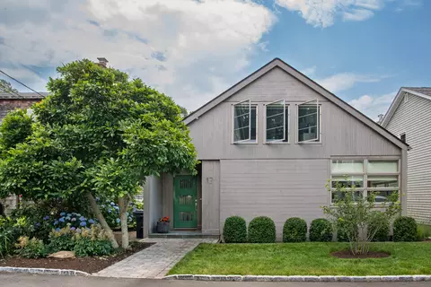 17 Pawson Trl, Branford, CT 06405