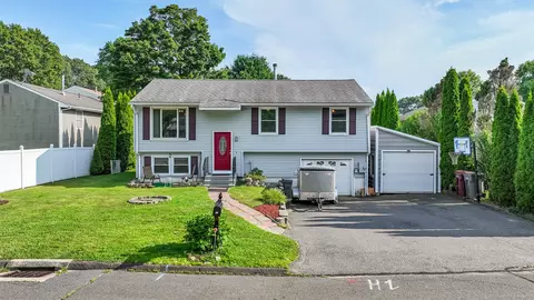 89 Celentano Dr, Naugatuck, CT 06770