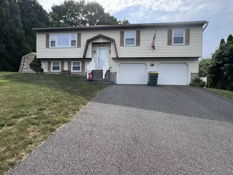 286 Juniper Ridge Dr, Waterbury, CT 06708