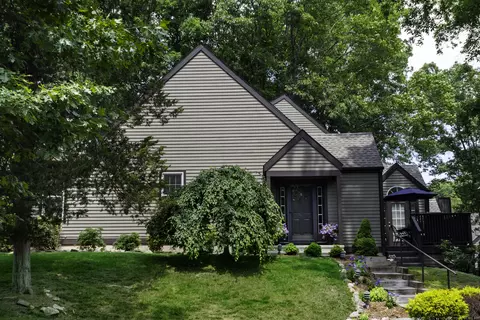 39 Long Hill Farm, Guilford, CT 06437