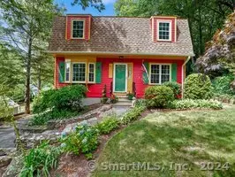 33 Beverly Rd, Trumbull, CT 06611