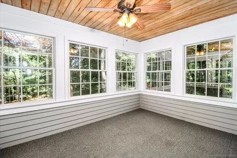 12 Carrie Cir #12, Fairfield, CT 06825