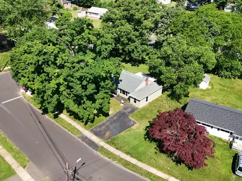 48 London Rd, Windsor, CT 06095