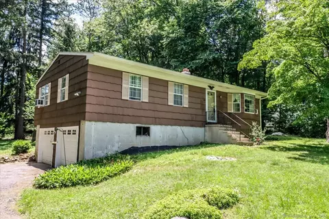 15 Aspetuck Pines Dr, New Milford, CT 06776