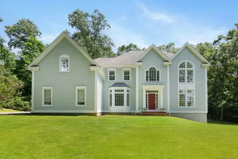 33 Farm Gate Rd, Colchester, CT 06415