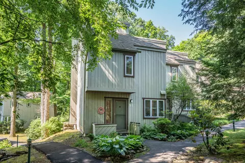 9 Talcott Gln #I, Farmington, CT 06032