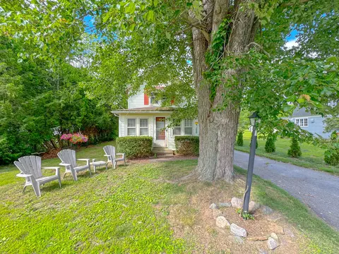 7 Griswold Ave, Old Lyme, CT 06371