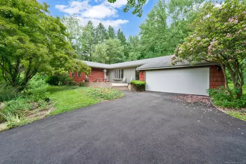 786 Newgate Rd, Suffield, CT 06093