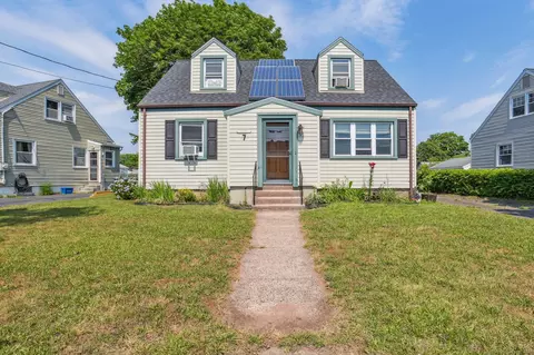 7 Stoddard Rd, East Haven, CT 06512