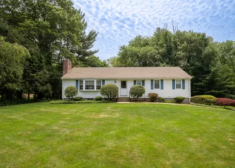 129 Cricket Ln, Orange, CT 06477