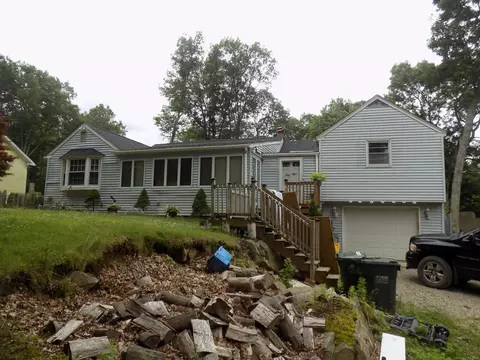 90 Ball Pond Rd, Danbury, CT 06811