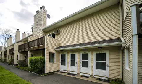 8 Rose Ln #10-10, Danbury, CT 06811