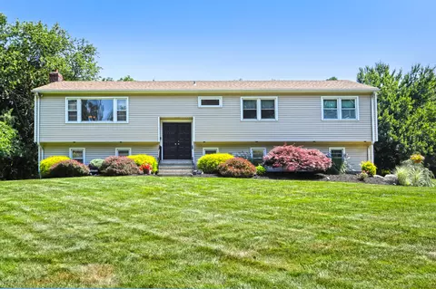 685 S Greenbrier Dr, Orange, CT 06477