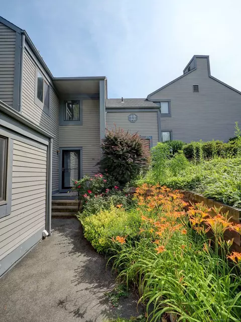 555 Pilgrim Hbr #555, Wallingford, CT 06492