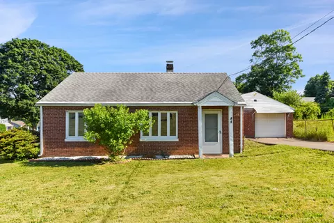 4 Lakeview Ter, Branford, CT 06405