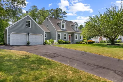 5 Brittany Ct, Cheshire, CT 06410